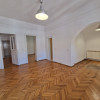 Piata Victoriei langa Guvern 5 camere etaj 1 in vila, nemobilat, cu balcon thumb 2