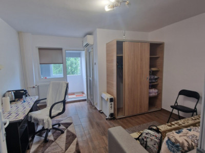 Dristor - Ramnicu Valcea garsoniera etaj 6 complet mobilata si utilata, balcon