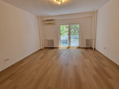 Piata Alba Iulia - Burebista 3 camere decomandate etajul 1 nemobilat, renovat