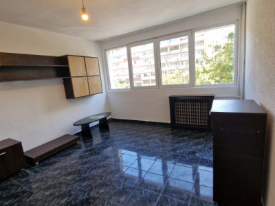 Cantemir - Tineretului 2 camere etaj 4 decomandat, imbunatatit, stradal