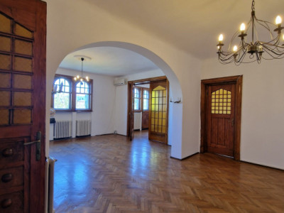 Piata Romana - Lascar Catargiu 3 camere etaj 3 in vila istorica, ideal birou