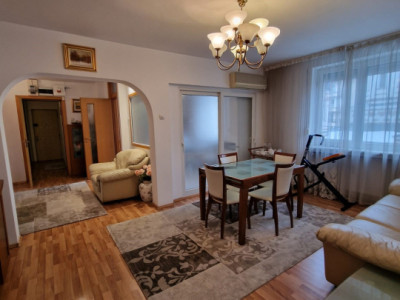 Calea Victoriei - Centrul Istoric 4 camere spațioase etaj 3/6, imobil 1979