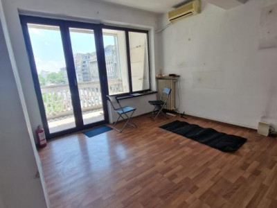 Piata Romana la metrou 2 camere decomandate 46,68 mp etaj 4/8 nemobilat, lift