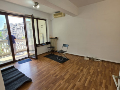 Piata Romana la metrou 2 camere decomandate 46,68 mp etaj 4/8 nemobilat, lift