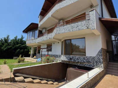 Mogosoaia - Sos. Bucuresti-Targoviste vila cu 8 camere, S+P+1E+M, teren 570 mp